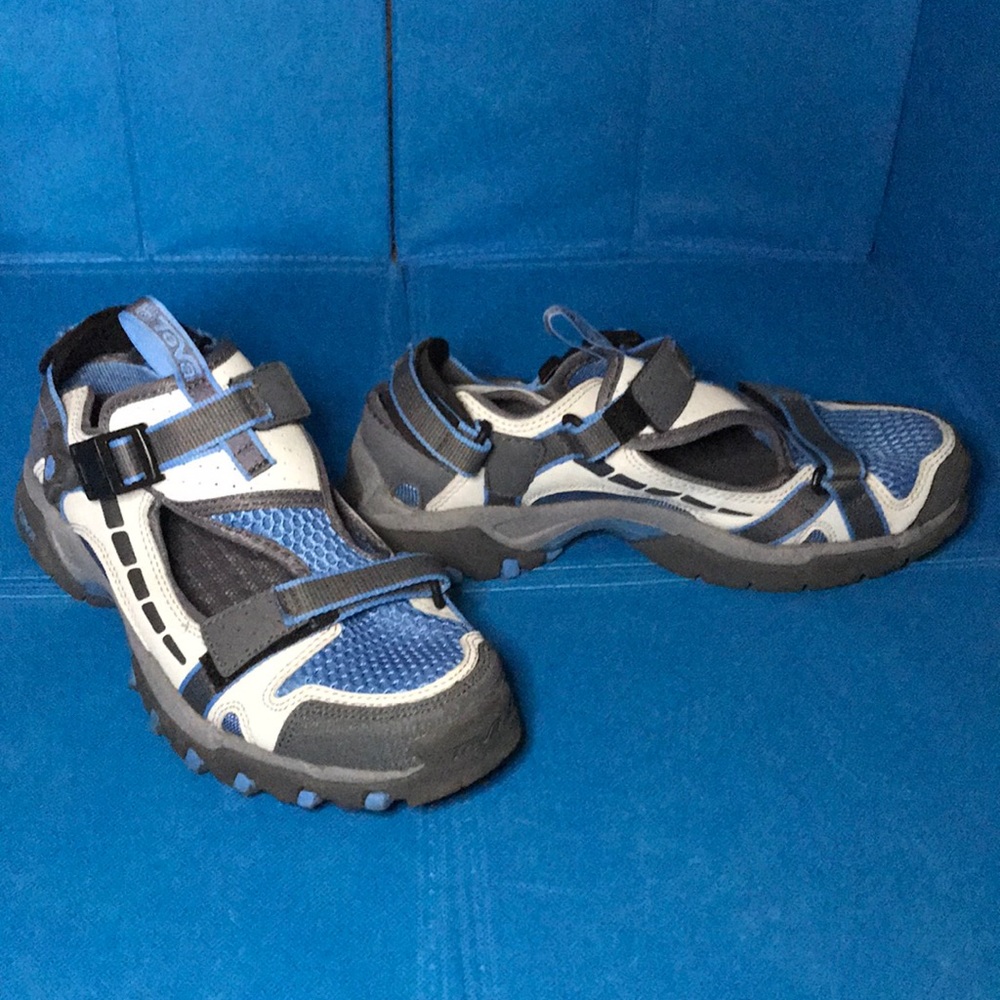 Teva Stealth Hiking/Water Sneakers size 6 EUC